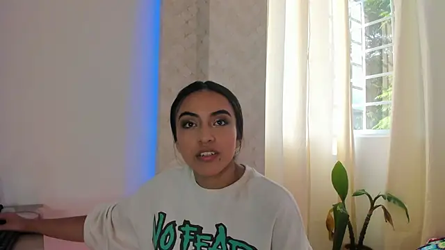 Leslie Bussh  online show from November 21, 2025, 7:57 pm