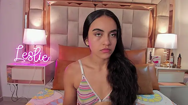 Leslie Bussh  online show from November 14, 2025, 8:01 pm