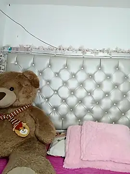 ZARAY 1118 online show from November 6, 2025, 8:57 pm