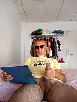 EmilioTaladdro online show from July 28, 2026, 10:23 am