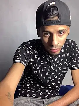 Snapshot of Alexx_1214 chatting on September 12, 2025, 2:23 am Alexx 1214 online show from September 12, 2025, 2:23 am