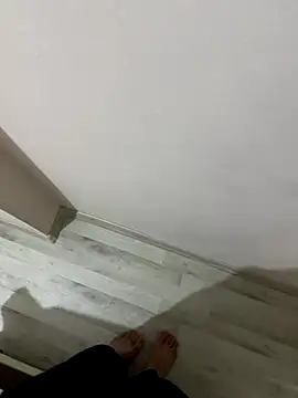 Snapshot of LAZ3R1 chatting on November 3, 2025, 1:00 am LAZ3R1 online show from November 3, 2025, 1:00 am