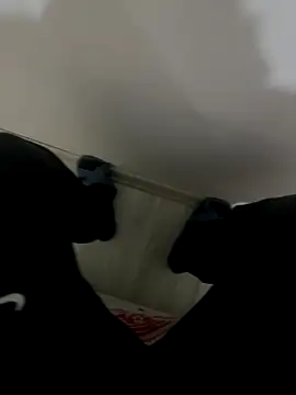 Snapshot of LAZ3R1 chatting on November 18, 2025, 10:24 pm LAZ3R1 online show from November 18, 2025, 10:24 pm