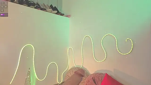 ashlynnlowe  online show from December 4, 2025, 8:08 pm