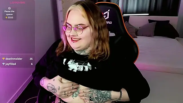 Snapshot of Alice_Linger chatting on September 27, 2025, 8:59 pm Alice Linger online show from September 27, 2025, 8:59 pm