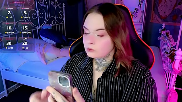 Snapshot of Alice_Linger chatting on September 17, 2025, 3:25 pm Alice Linger online show from September 17, 2025, 3:25 pm