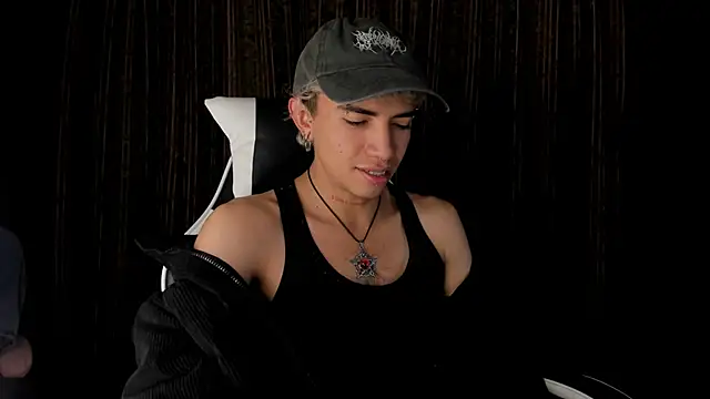 guynextdo0r online show from December 17, 2025, 10:59 pm