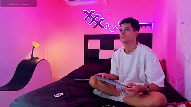 Lucky boys  X online show from September 25, 2025, 12:00 pm