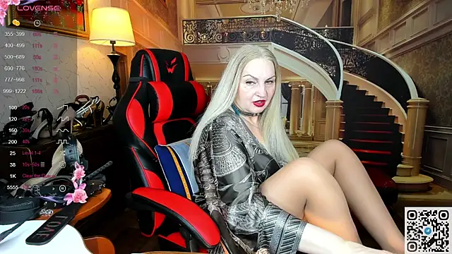 Nina Devillle online show from April 4, 2026, 2:51 am