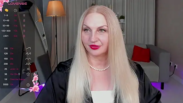 Nina Devillle online show from October 15, 2025, 3:53 pm