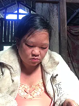 riso-00 online show from November 30, 2025, 4:57 am