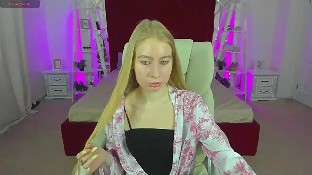 Alina Blonde online show from June 16, 2026, 5:40 am