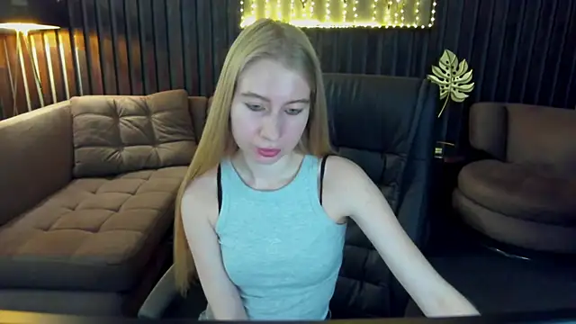 Alina Blonde online show from June 6, 2026, 5:34 am