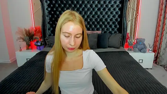 Alina Blonde online show from June 4, 2026, 5:34 am