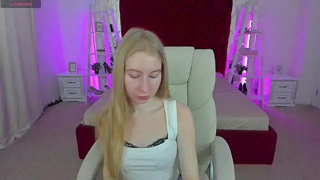 Alina Blonde online show from July 9, 2026, 5:41 am