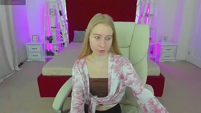 Alina Blonde online show from June 14, 2026, 5:41 am