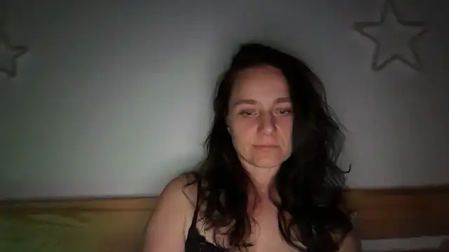 Snapshot of Kalmiraa chatting on July 20, 2026, 7:27 pm Kalmiraa online show from July 20, 2026, 7:27 pm
