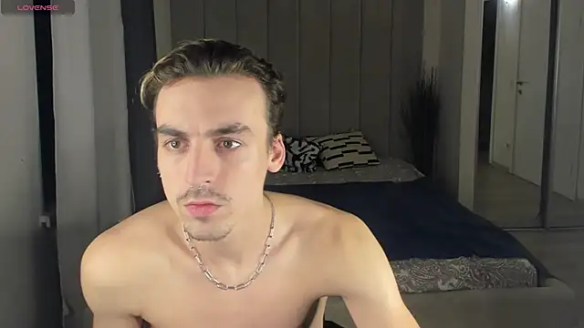 Snapshot of OLIVER__MARTINEZ chatting on October 8, 2025, 10:32 pm OLIVER MARTINEZ online show from October 8, 2025, 10:32 pm