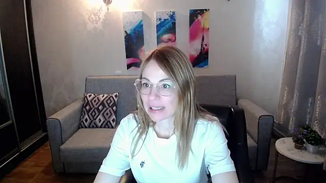 shy hot cat online show from October 15, 2025, 6:54 am