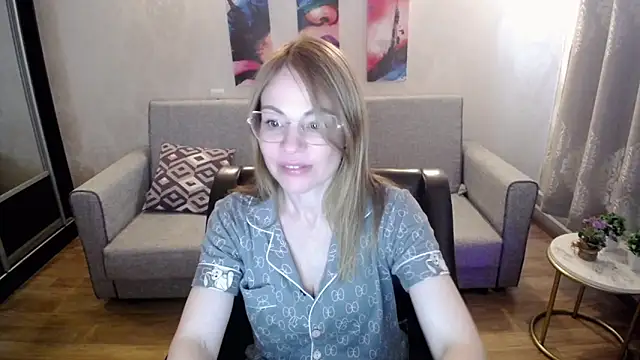 shy hot cat online show from October 2, 2025, 8:50 am