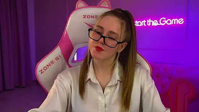 Snapshot of LexiBookwell chatting on May 16, 2026, 7:02 pm LexiBookwell online show from May 16, 2026, 7:02 pm