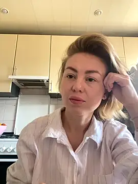 MartaLuna  online show from November 15, 2025, 6:39 am