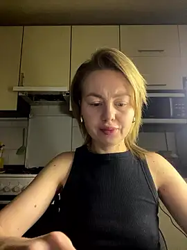 MartaLuna  online show from January 12, 2026, 7:20 pm