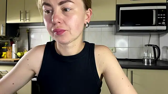 MartaLuna  online show from May 22, 2026, 7:23 pm