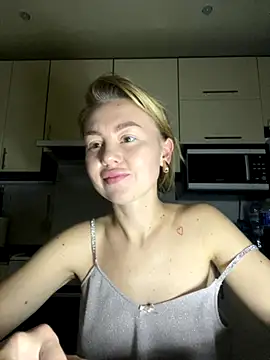 MartaLuna  online show from November 26, 2025, 7:36 pm