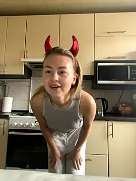 MartaLuna  online show from October 28, 2025, 8:35 am