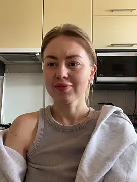 MartaLuna  online show from March 2, 2026, 7:15 am