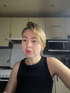 MartaLuna  online show from December 14, 2025, 1:28 pm