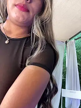 MayaMoanXXX online show from October 28, 2025, 1:10 pm