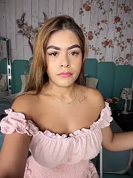 MayaMoanXXX online show from May 18, 2026, 1:05 pm