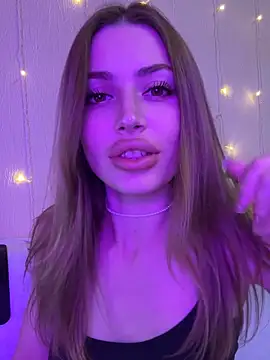 Elizabeth Tay online show from November 25, 2025, 5:57 pm