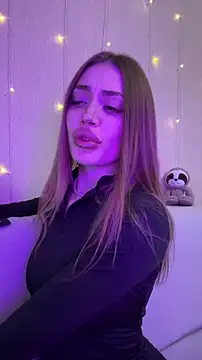 Elizabeth Tay online show from December 17, 2025, 6:57 pm