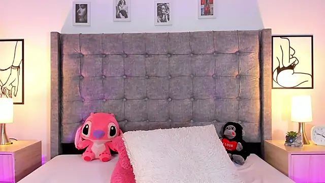 Linda Fosterr online show from September 12, 2025, 2:23 am