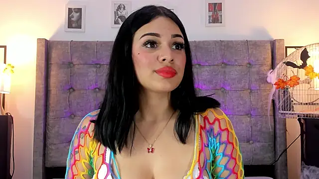 Linda Fosterr online show from November 3, 2025, 2:39 am