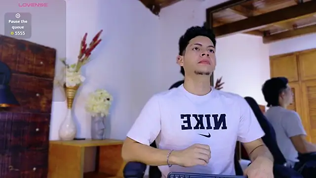 JhosuaVega online show from April 4, 2026, 2:07 am