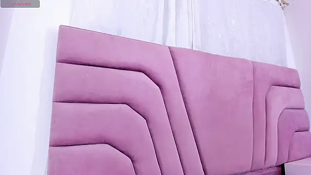 miajhonsonx online show from February 18, 2026, 1:51 pm