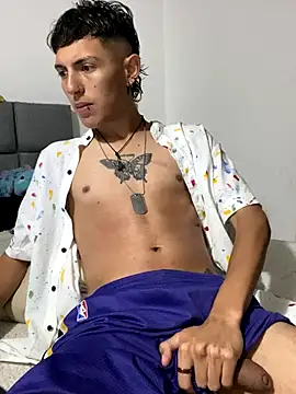 NaytonFreeman online show from September 18, 2025, 2:25 am