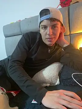 Snapshot of NaytonFreeman chatting on February 5, 2026, 12:12 pm NaytonFreeman online show from February 5, 2026, 12:12 pm