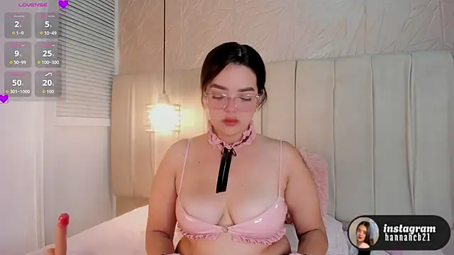 hannahst  online show from November 25, 2025, 7:58 pm