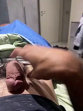 alexbergo87 online show from October 22, 2025, 9:03 pm