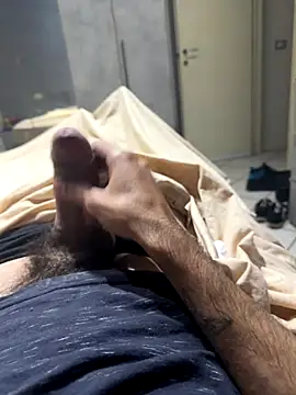 alexbergo87 online show from October 1, 2025, 8:24 pm