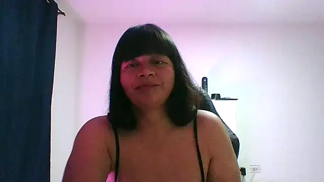 Snapshot of adri89-g chatting on April 2, 2026, 11:33 pm adri89-g online show from April 2, 2026, 11:33 pm