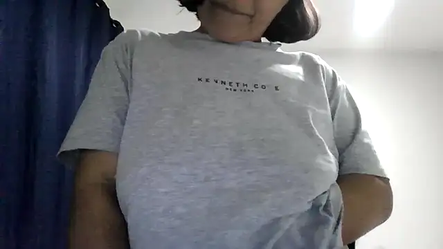 adri89-g online show from June 18, 2026, 4:44 am