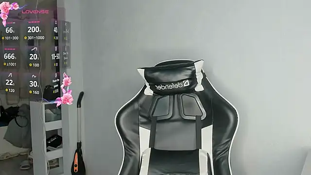 Molllysdays online show from July 15, 2026, 11:56 pm