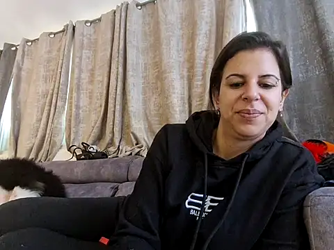 Alexis21821 online show from November 17, 2025, 6:39 am