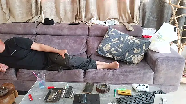 Alexis21821 online show from April 5, 2026, 1:51 pm